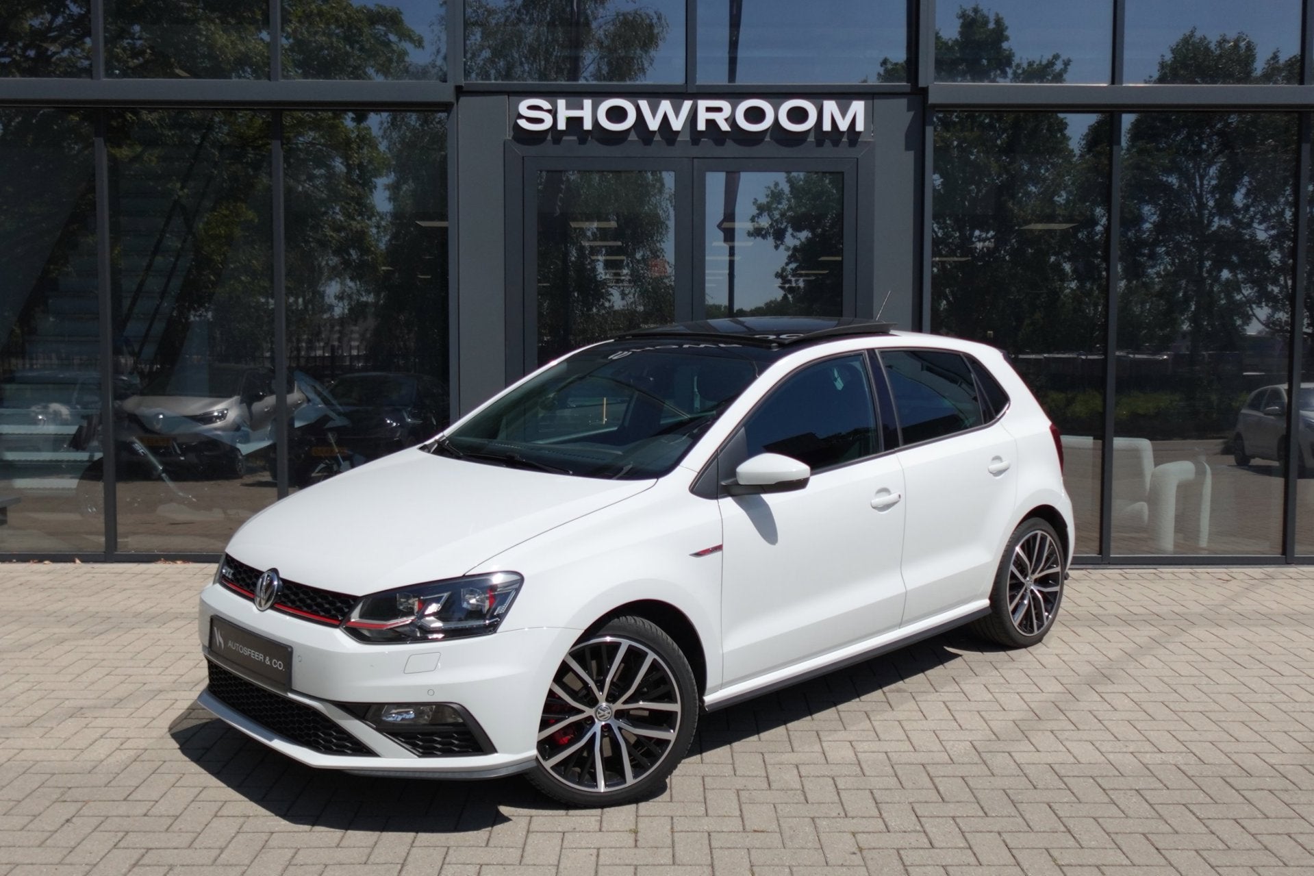Volkswagen Polo 1.8 TSI GTI PANO NAVI STOELVERW, Auto's, Volkswagen, Stof, Zwart, Wit, Bedrijf
