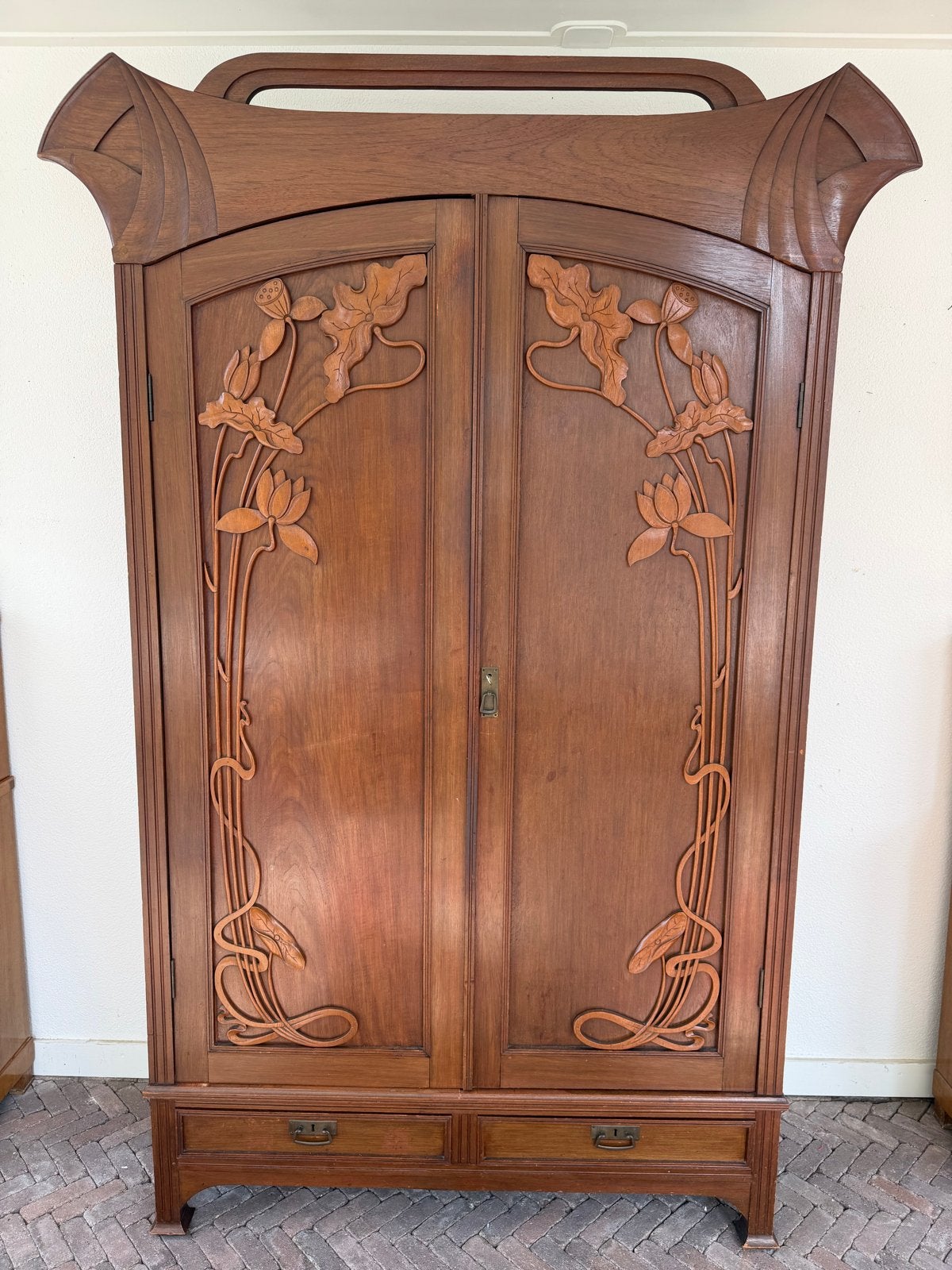 Antieke Art Nouveau Kast met Lotus Bloem Snijwerk, Ophalen of Verzenden