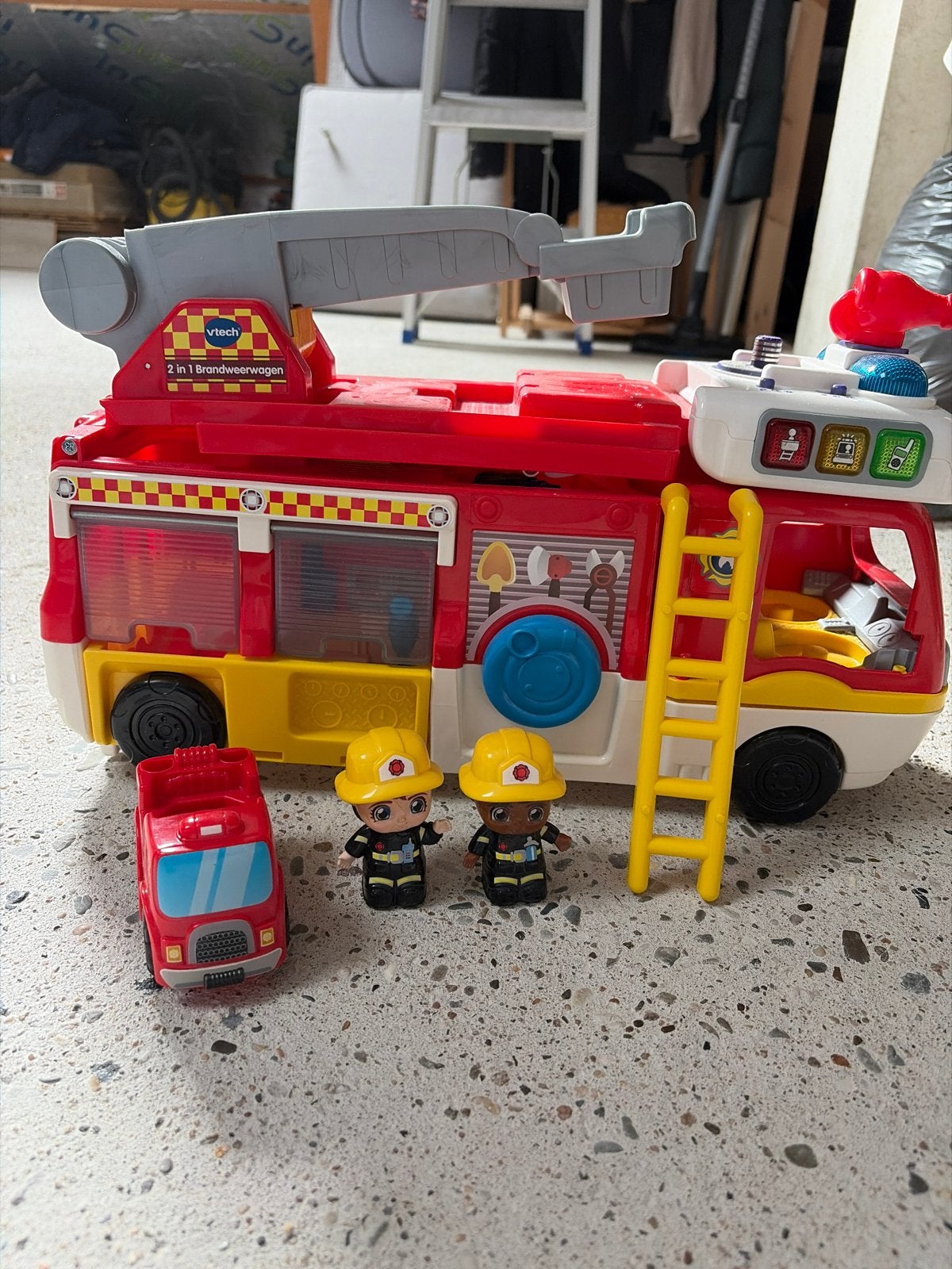 VTech 3-in-1 Brandweerwagen met figuren en auto, Kinderen en Baby's, Ophalen, Gebruikt, 2 tot 4 jaar
