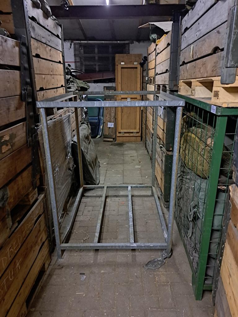 Metalen stapelrek/transportbok in pallet formaat, Ophalen, Gebruikt, IJzer