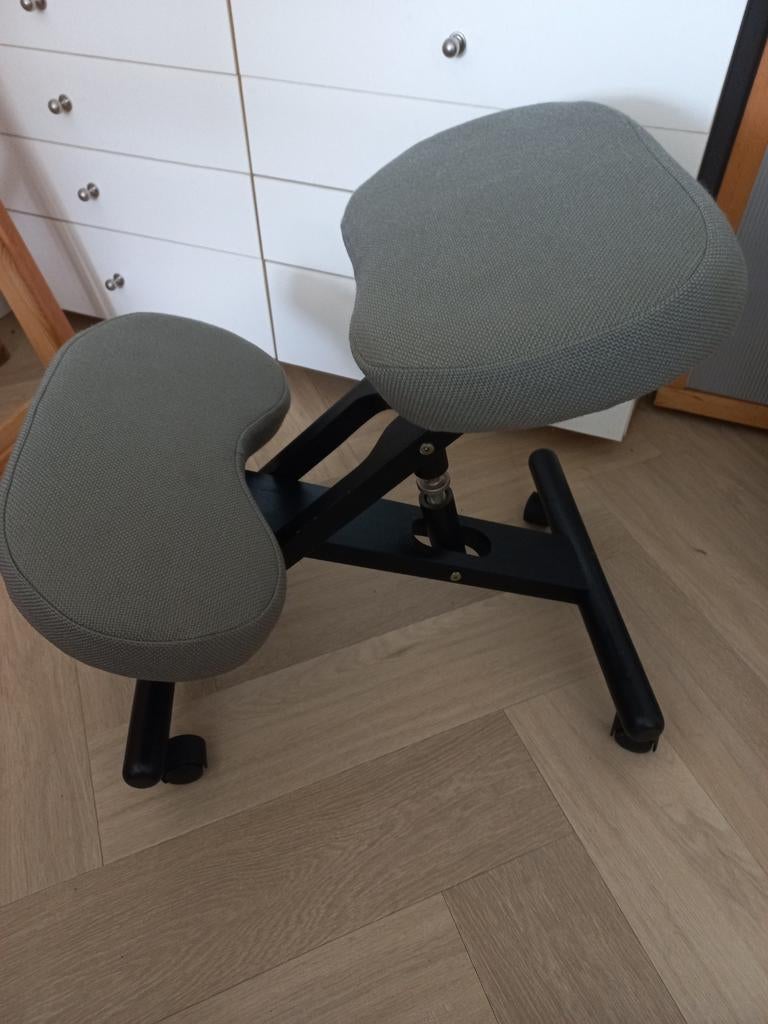 Ergonomische Kniekruk / Kniestoel - Grijs, Ergonomisch, Ophalen of Verzenden, Zo goed als nieuw, Stof