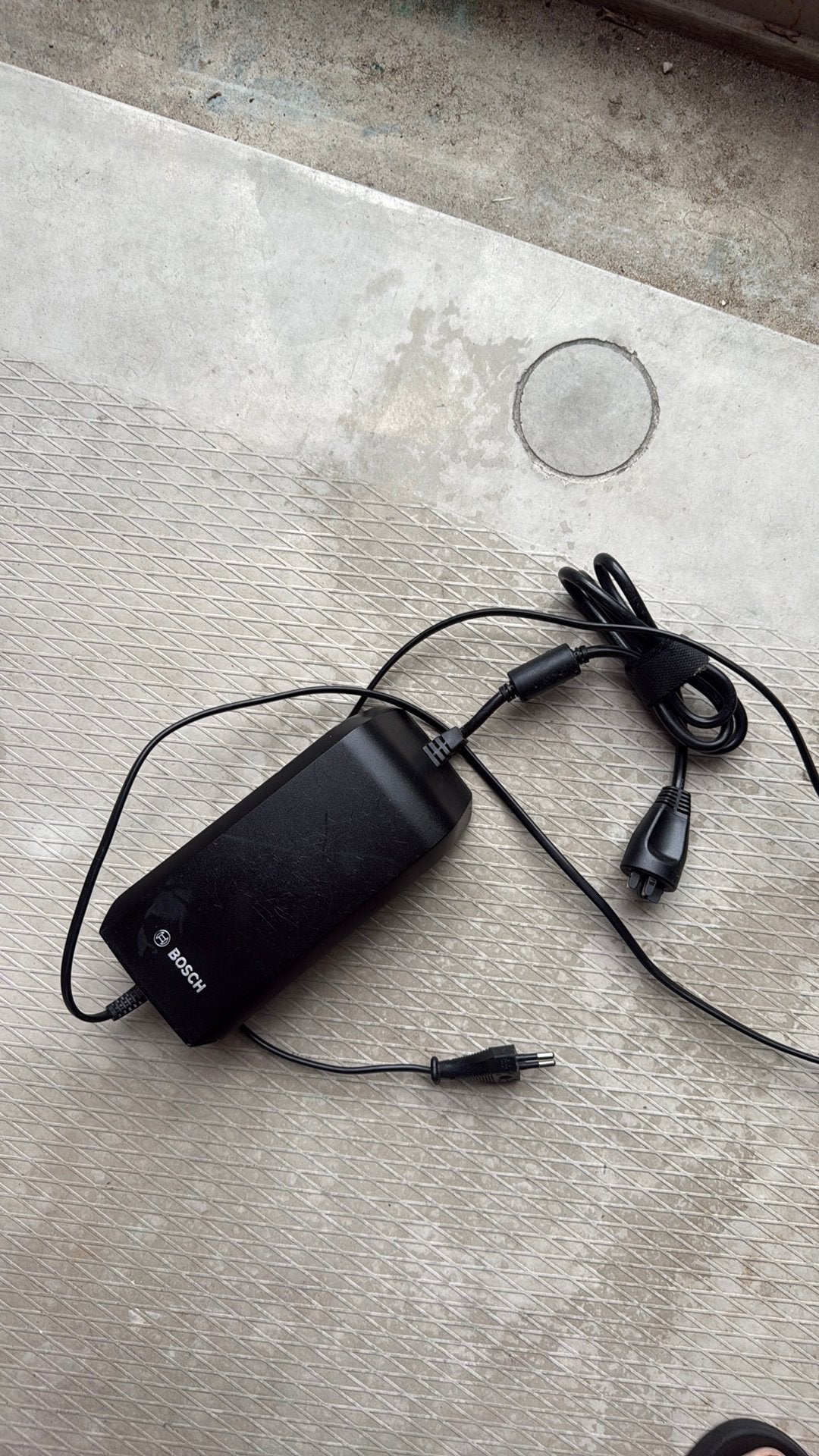 Bosch Active Performance Acculader 4A - 36 V, Ophalen, Zo goed als nieuw