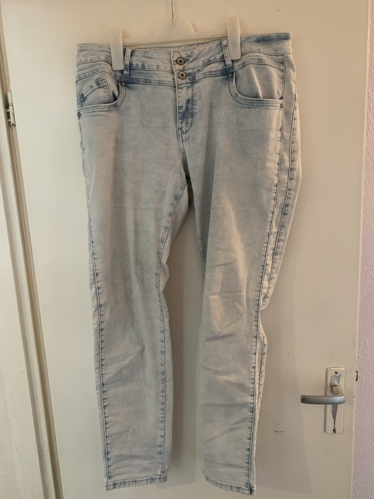 Licht blauwe spijkerbroek van Red Button. Maat 2XL, Blauw, Maat 46/48 (XL) of groter, Ophalen of Verzenden, Zo goed als nieuw