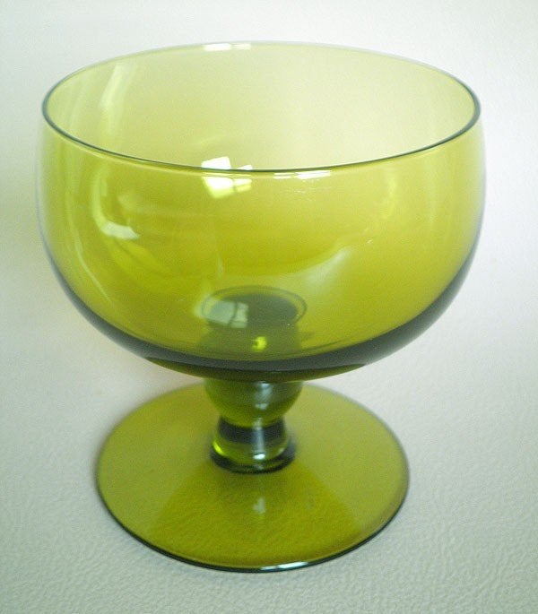 Vintage Olijfgroen  coupe op Voet (Mid-Century), Antiek en Kunst, Antiek | Glas en Kristal, Ophalen of Verzenden