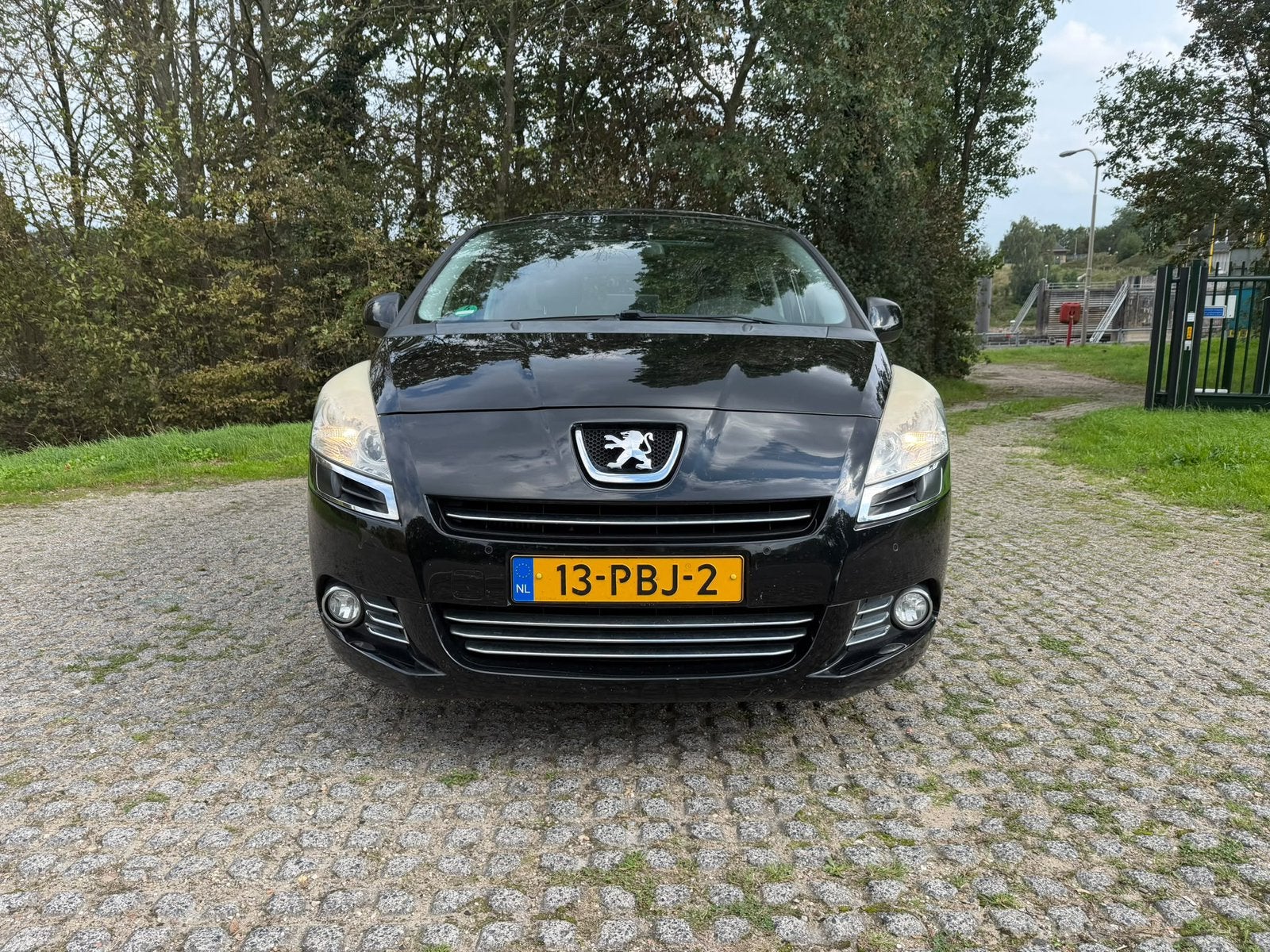 Peugeot 5008 1.6 THP 5PL PANO NAVI APK TOT 7/1/2027, Voorwielaandrijving, 1550 kg, 1435 kg, Zwart