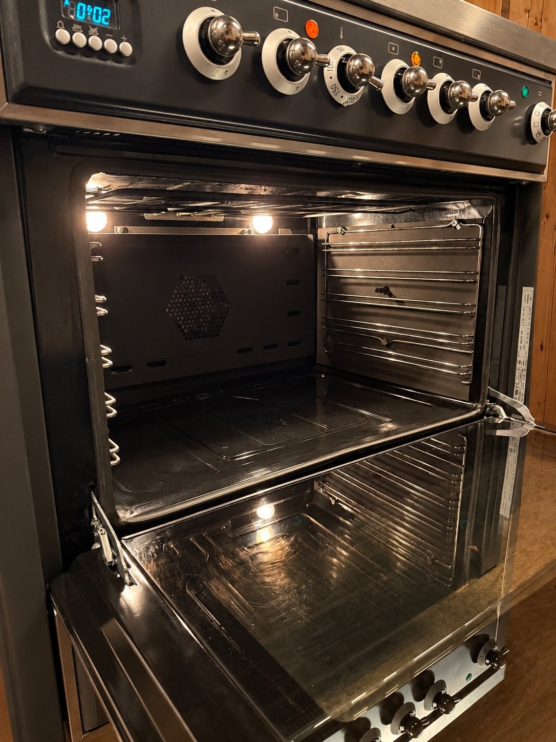 Foto 4 van BORETTI MAJESTIC/ ANTRACIET/ FRY TOP/ BEZORGING