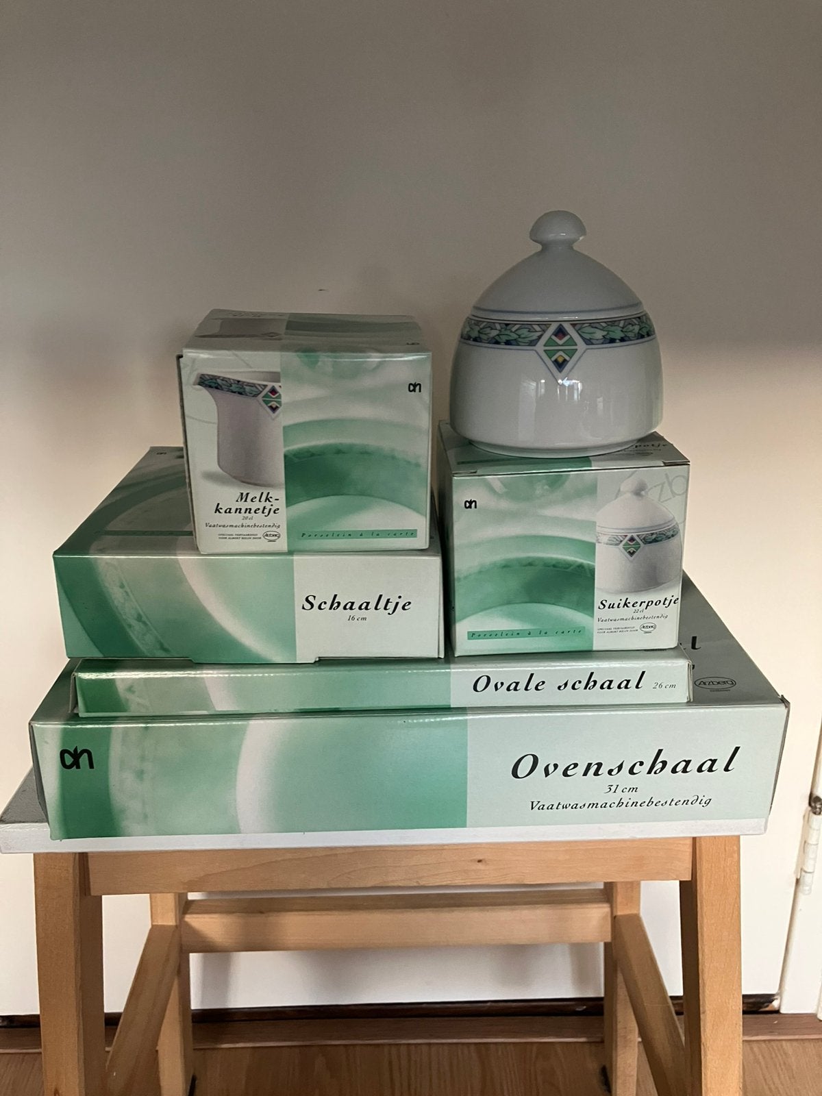 Azberg melkkan,suikerpot,ovenschaal, 2 schalen, Ophalen, Zo goed als nieuw, Overige stijlen, Schaal of Schalen