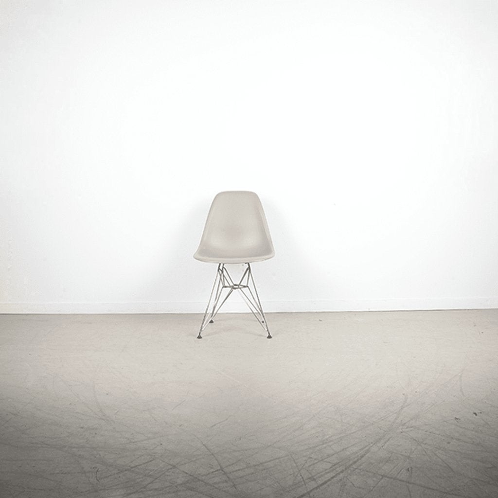Vitra Eames DSR Stoel Taupe Kunststof - Chroom, Niet ingevuld, Zo goed als nieuw, Niet ingevuld, Niet ingevuld
