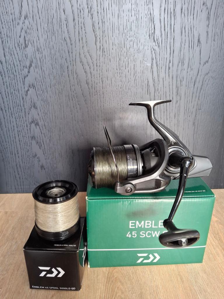 Daiwa emblem 45 scw qd karpermolen, Ophalen of Verzenden, Zo goed als nieuw, Molen