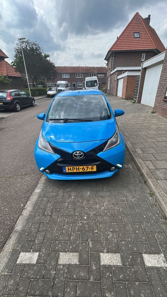 Toyota aygo vvt-i x play te koop, Auto's, Toyota, Voorwielaandrijving, Stof, Blauw, Particulier