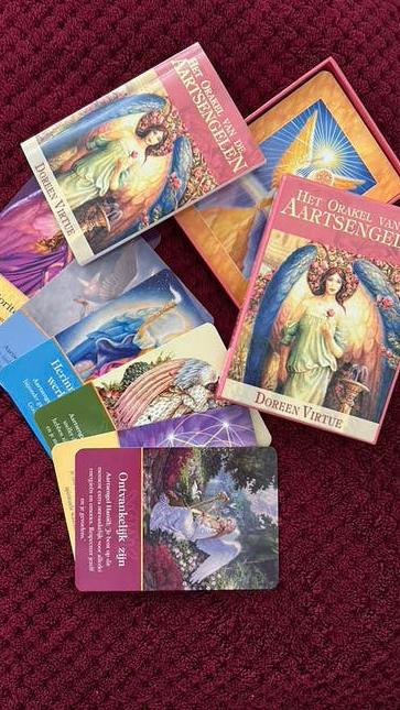 Het orakel van de aartsengelen Doreen Virtue, Ophalen of Verzenden, Zo goed als nieuw, Tarot of Kaarten leggen, Overige typen