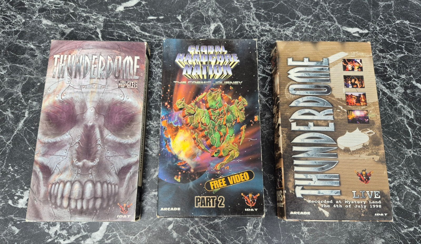Thunderdome & Global Hardcore Nation VHS-collectie (3 stuks), Cd's en Dvd's, VHS | Film, Ophalen, Muziek, Gebruikt, Vanaf 16 jaar