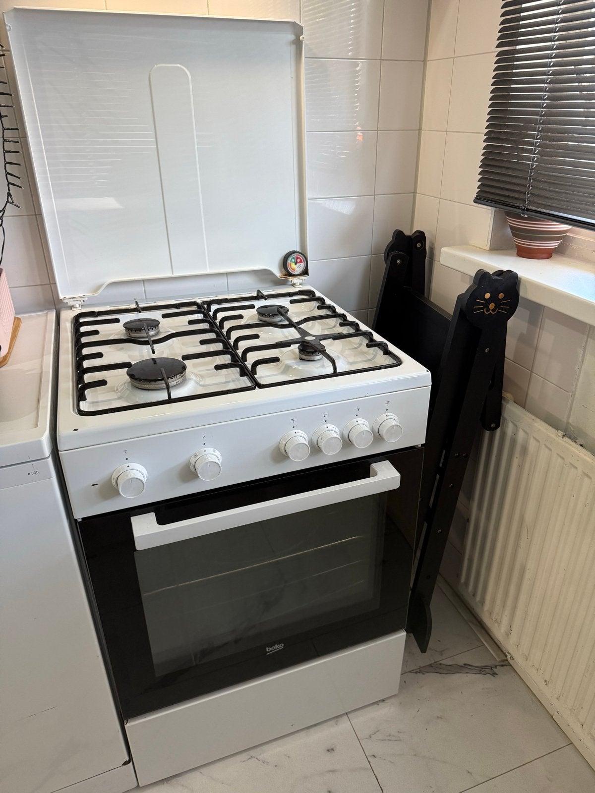 BEKO Oven met 4-pits gasfornuis - Wit, Hete lucht, Ophalen of Verzenden, Oven met grill, 60 cm of meer