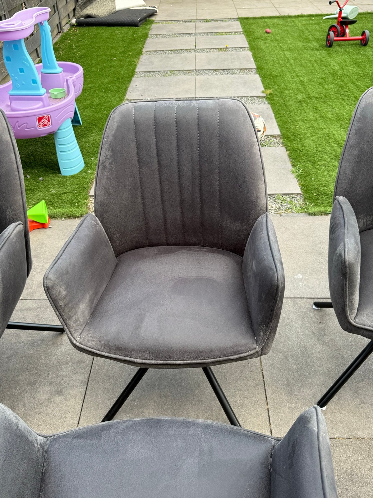 6 Grijze draaibare stoelen, 1 met defect, 3 jaar oud, Huis en Inrichting, Stoelen, Ophalen, Gebruikt, Vijf, Zes of meer stoelen