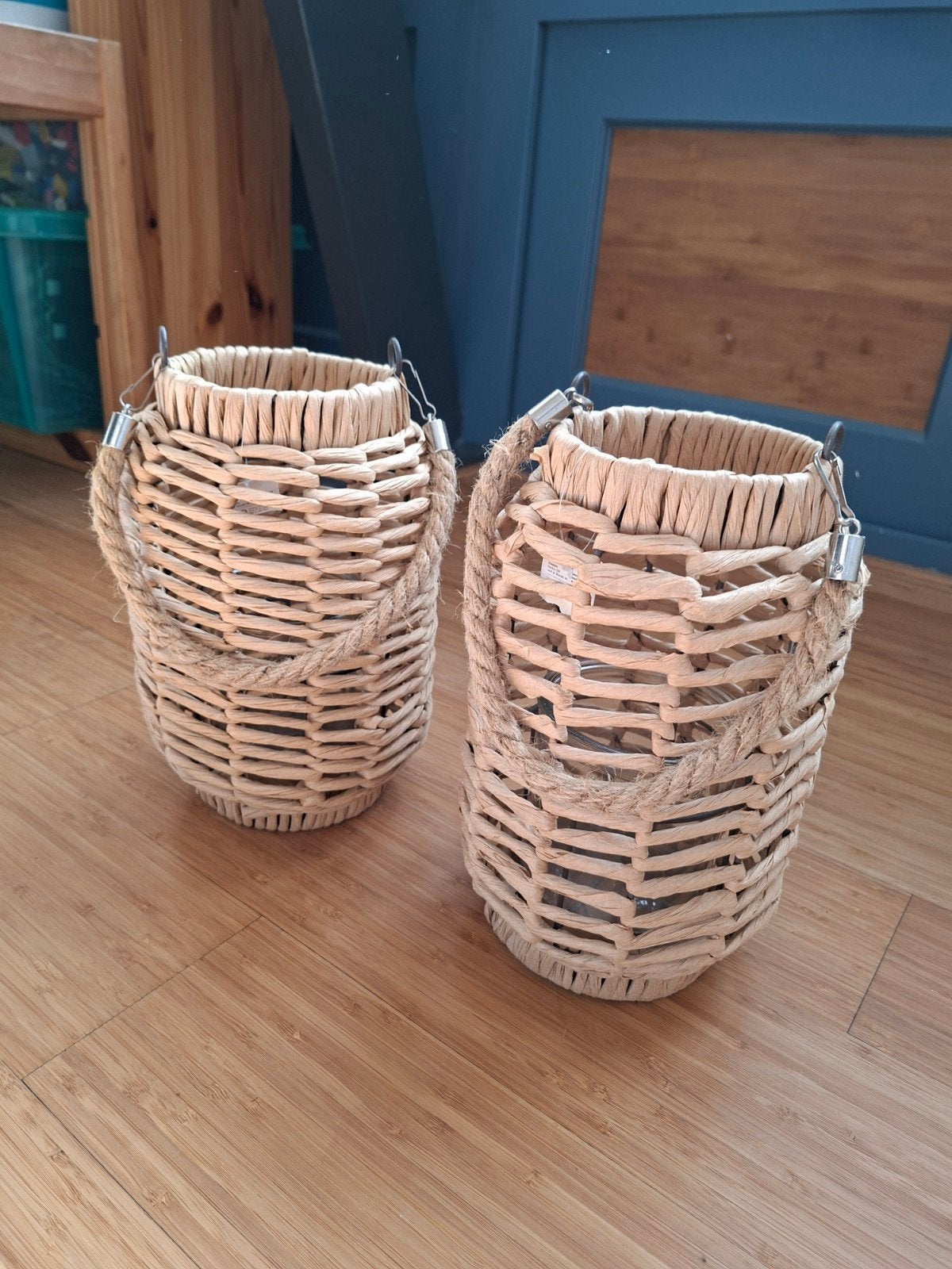 Lantaarn windlicht Intratuin riet/rotan met glas, Lantaarn, Natuurlijk materiaal, Ophalen of Verzenden, Zo goed als nieuw