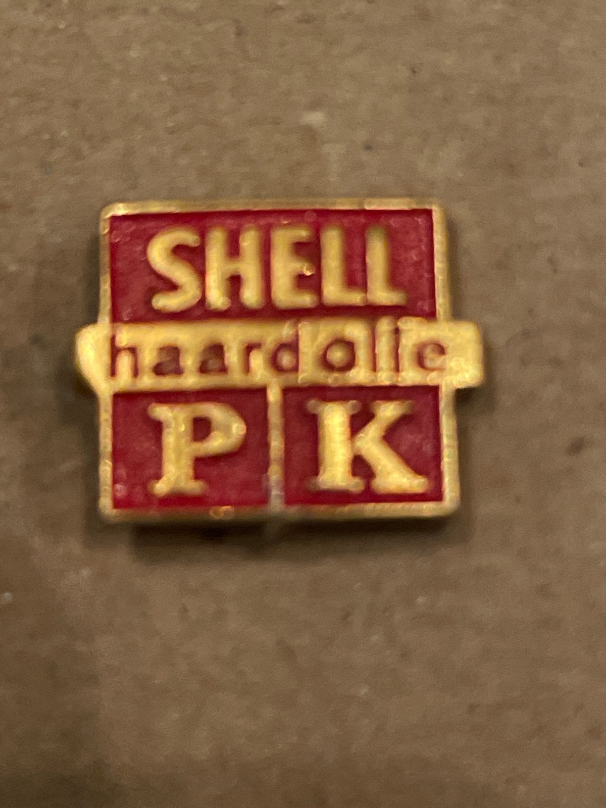 Vintage Shell Haardolie PK Reclame Speldje, Ophalen of Verzenden, Gebruikt, Overige typen