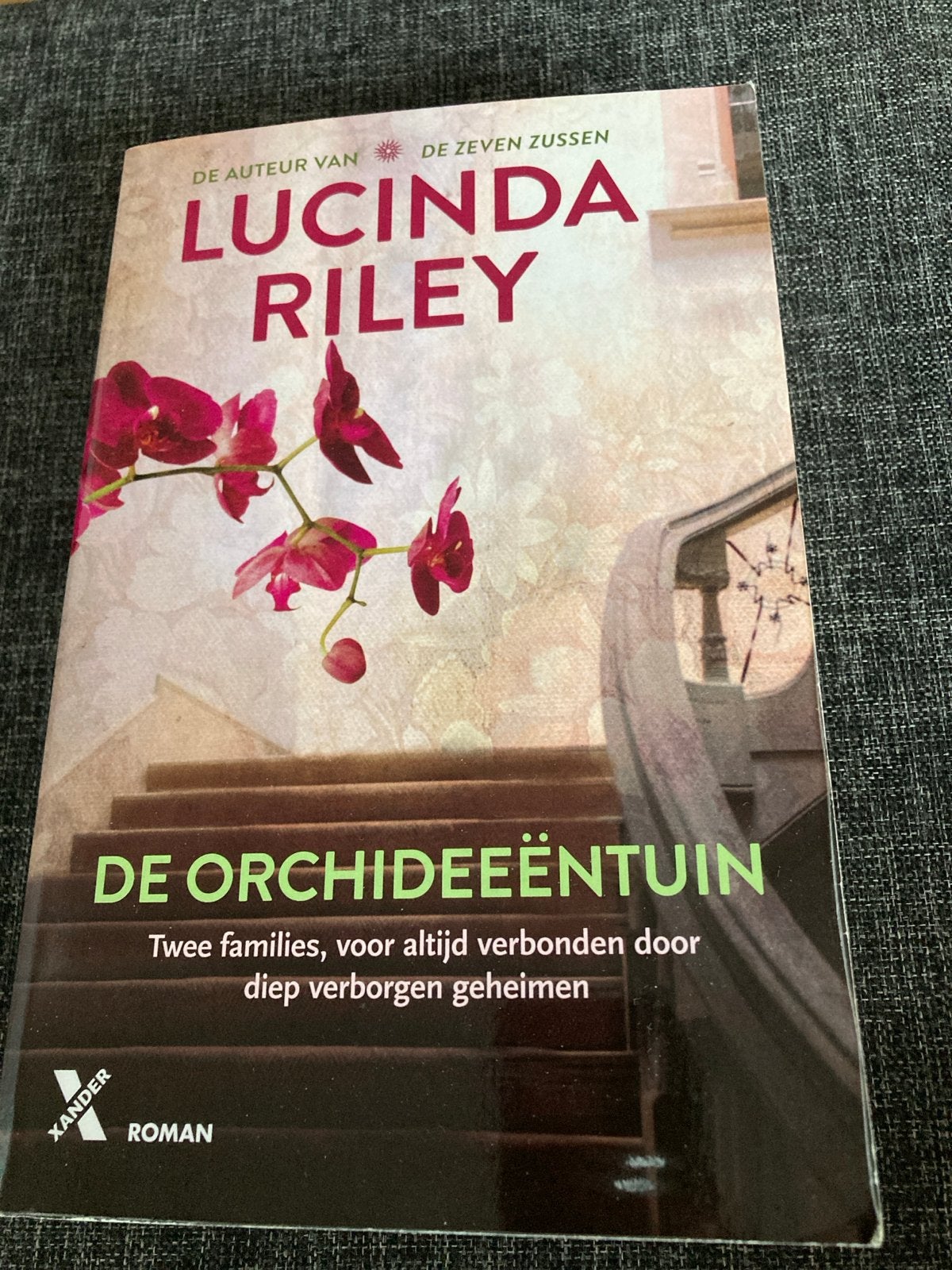 De Orchideeëntuin - Lucinda Riley, Ophalen of Verzenden, Zo goed als nieuw