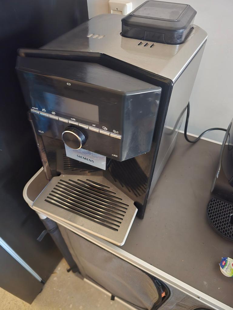 Siemens EQ.9 S300 Volautomatische Espressomachine, Ophalen of Verzenden, Gebruikt, Espresso apparaat, Koffiebonen