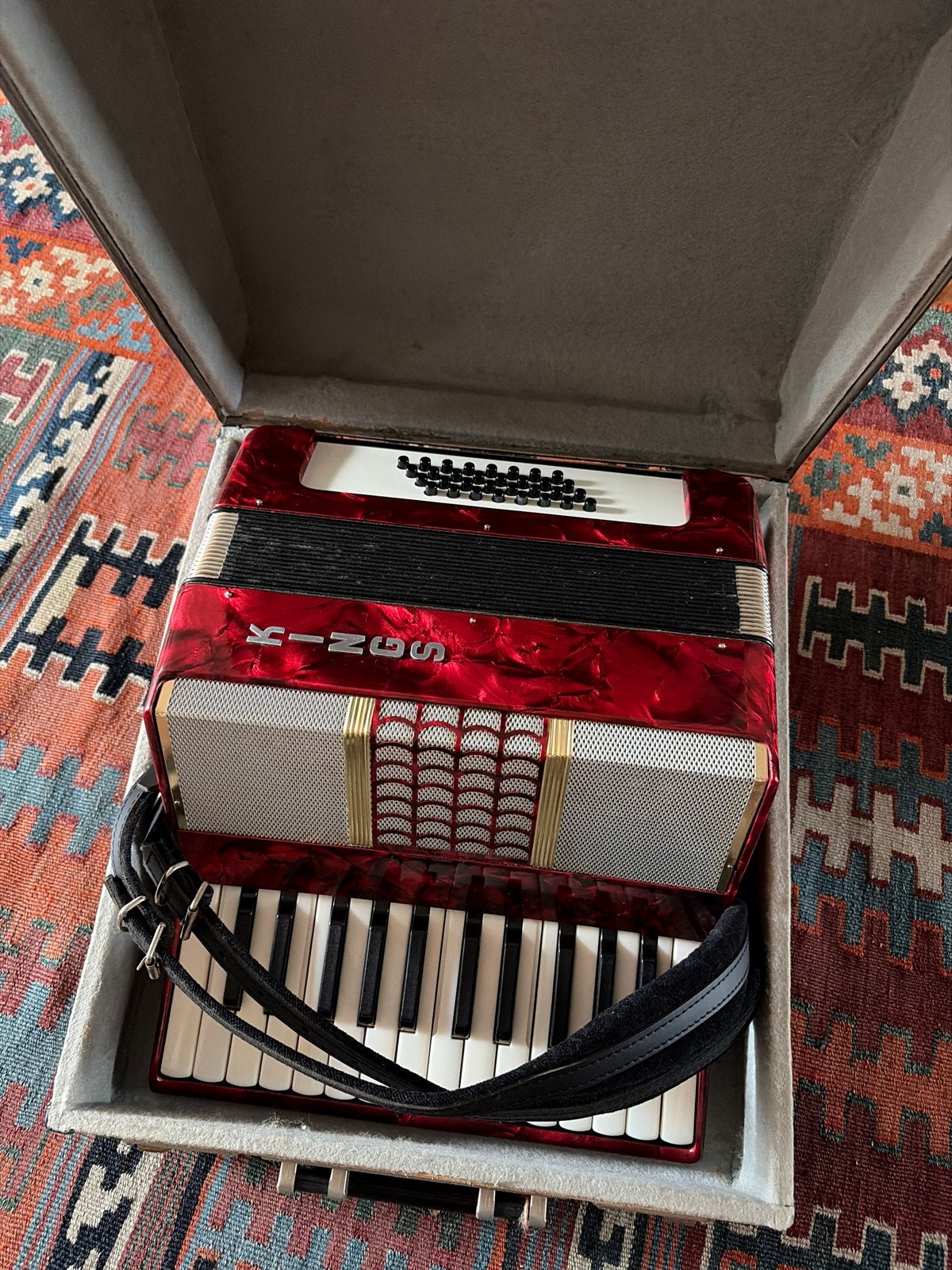 Kings Accordeon Rood met Koffer en Riemen, Toetsaccordeon, Met koffer, Ophalen, Overige merken