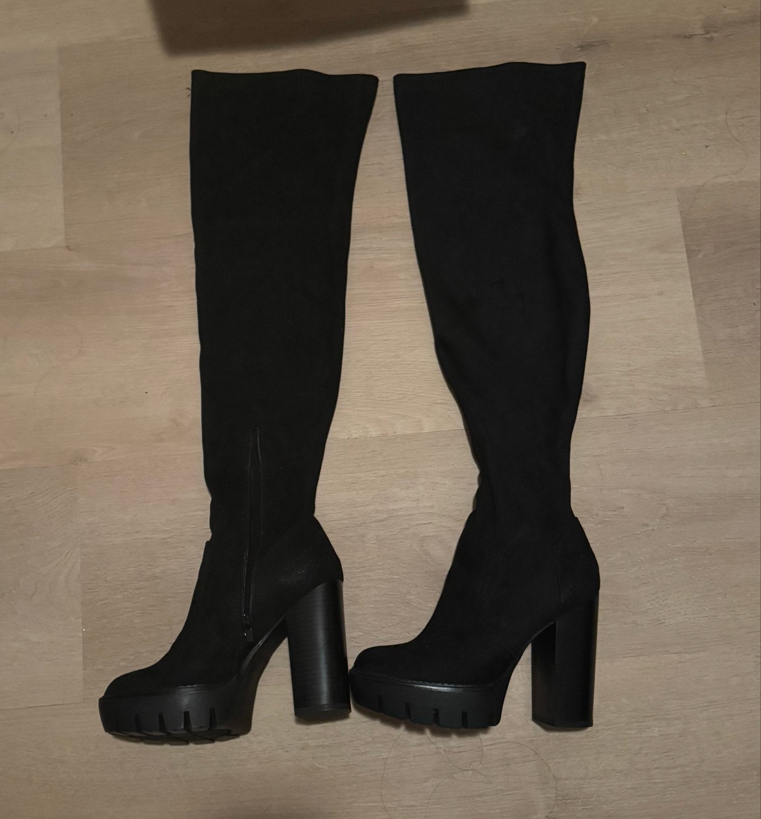 Over de knie laarzen met platformzool en blokhak, Kleding | Dames, Hoge laarzen, Zwart, Ophalen of Verzenden, Zo goed als nieuw