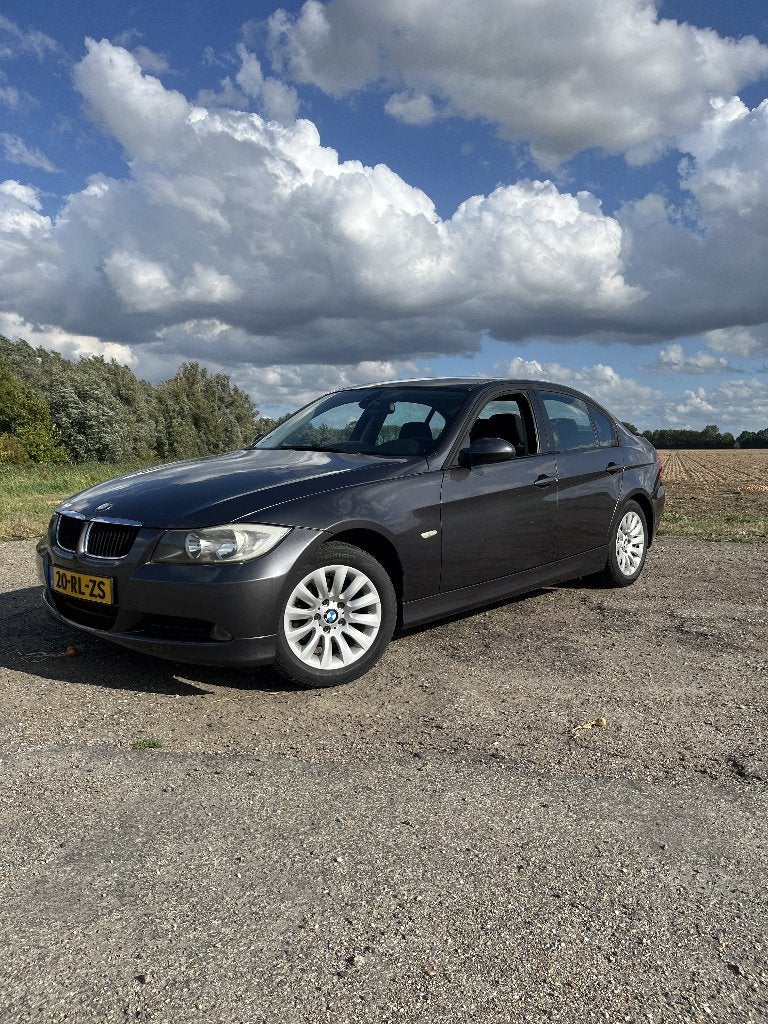 BMW 3-Serie 2.0 I 320 2005 Grijs, Achterwielaandrijving, 1995 cc, 1295 kg, 4 cilinders
