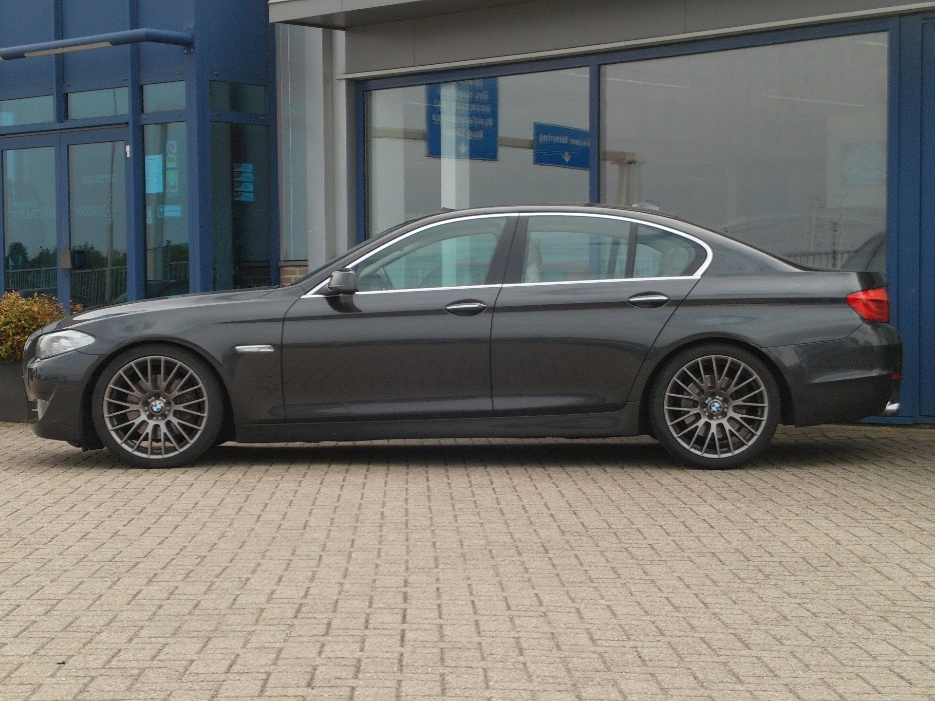 BMW 5 Serie 535i Upgrade Edition, Afn.Trekhaak / Leder / Xen, Auto's, Euro 5, Gebruikt, Beige, 1675 kg
