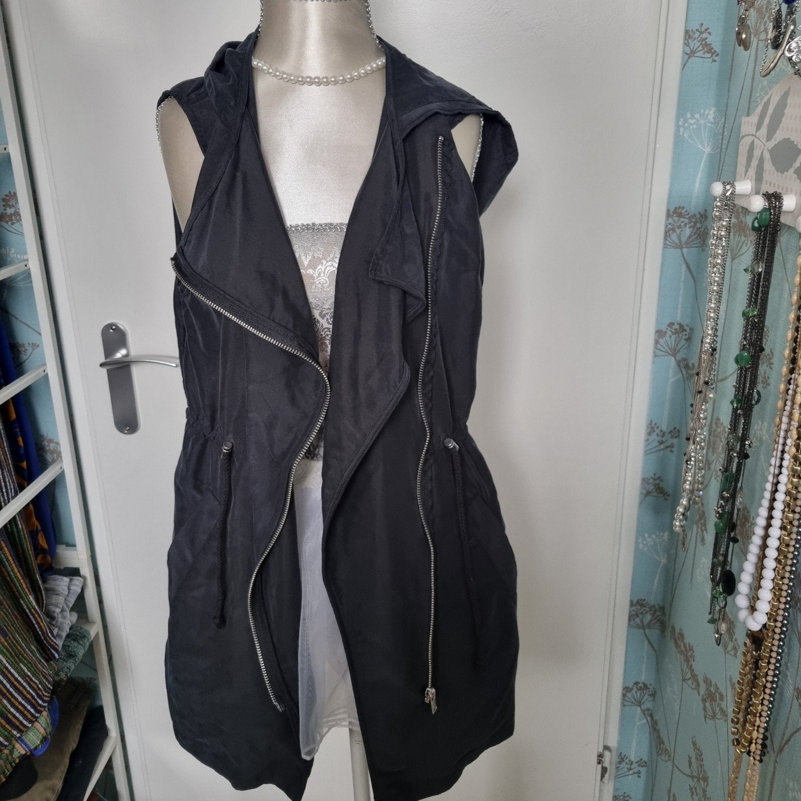 Dames gilet maat 38, Kleding | Dames, Jumpsuits, Maat 38/40 (M), H&M, Zwart, Ophalen of Verzenden