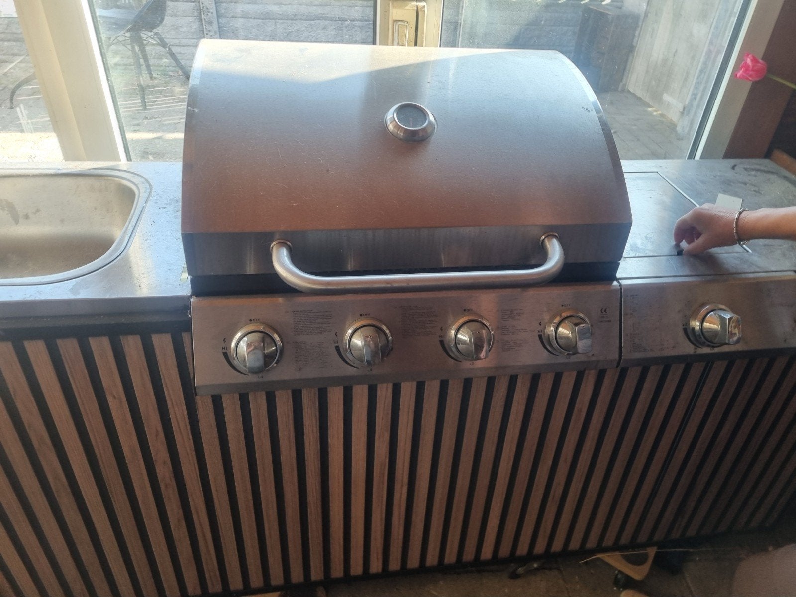 Buitenkeuken met gasbarbecue en spoelbak, Ophalen, Gebruikt, Onbekend, Gas