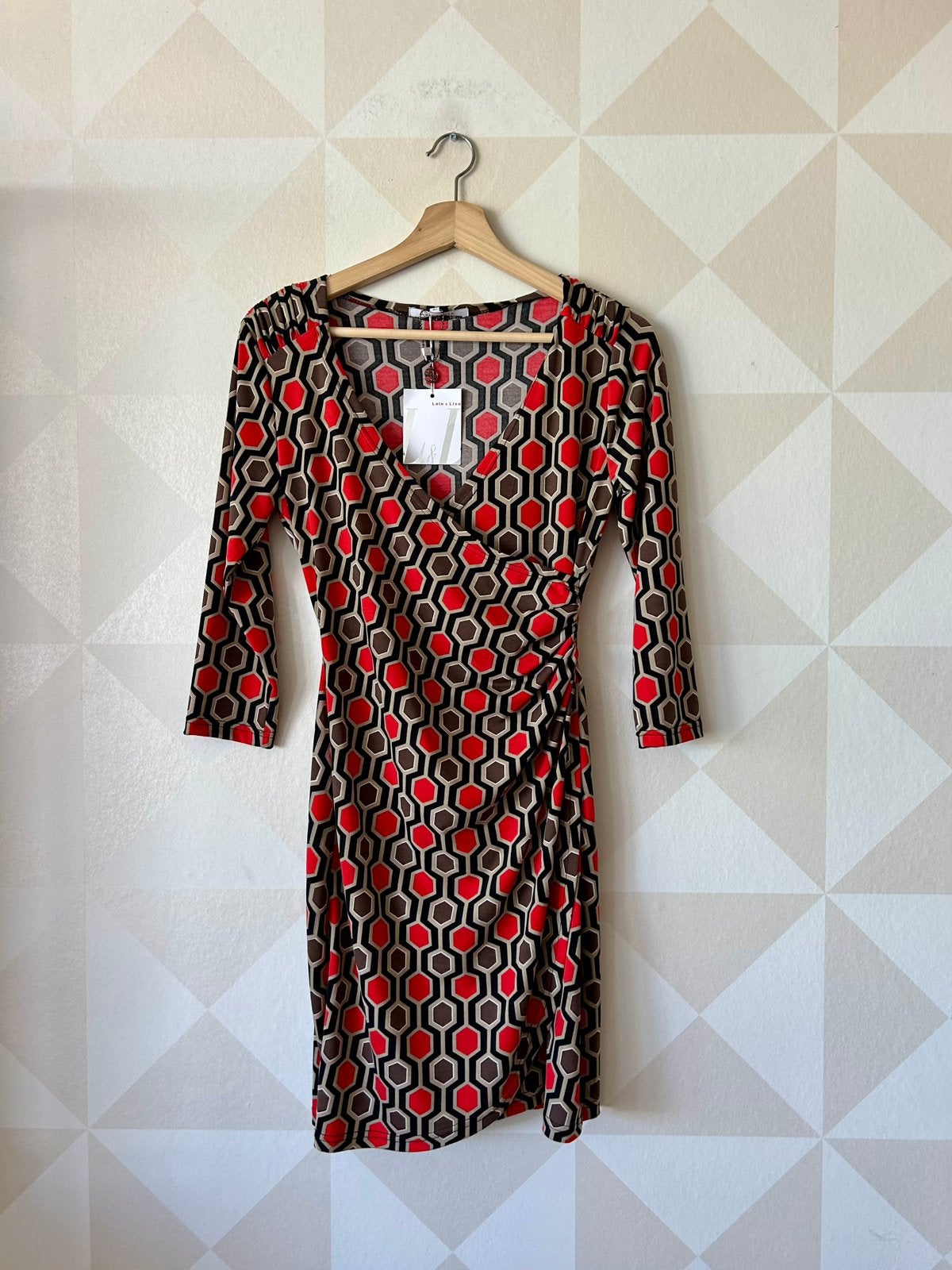 Lola Liza Cross Dress jurk retro rood bruin S/36 NIEUW, Kleding | Dames, Jurken, Nieuw, Ophalen of Verzenden, Knielengte, Maat 36 (S)