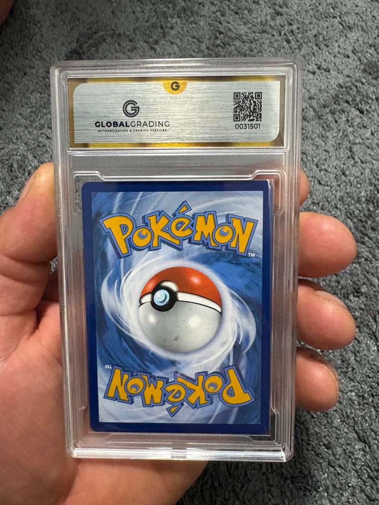 Pikachu with Grey Felt Hat Global Grading 9 Mint, Ophalen, Zo goed als nieuw, Losse kaart