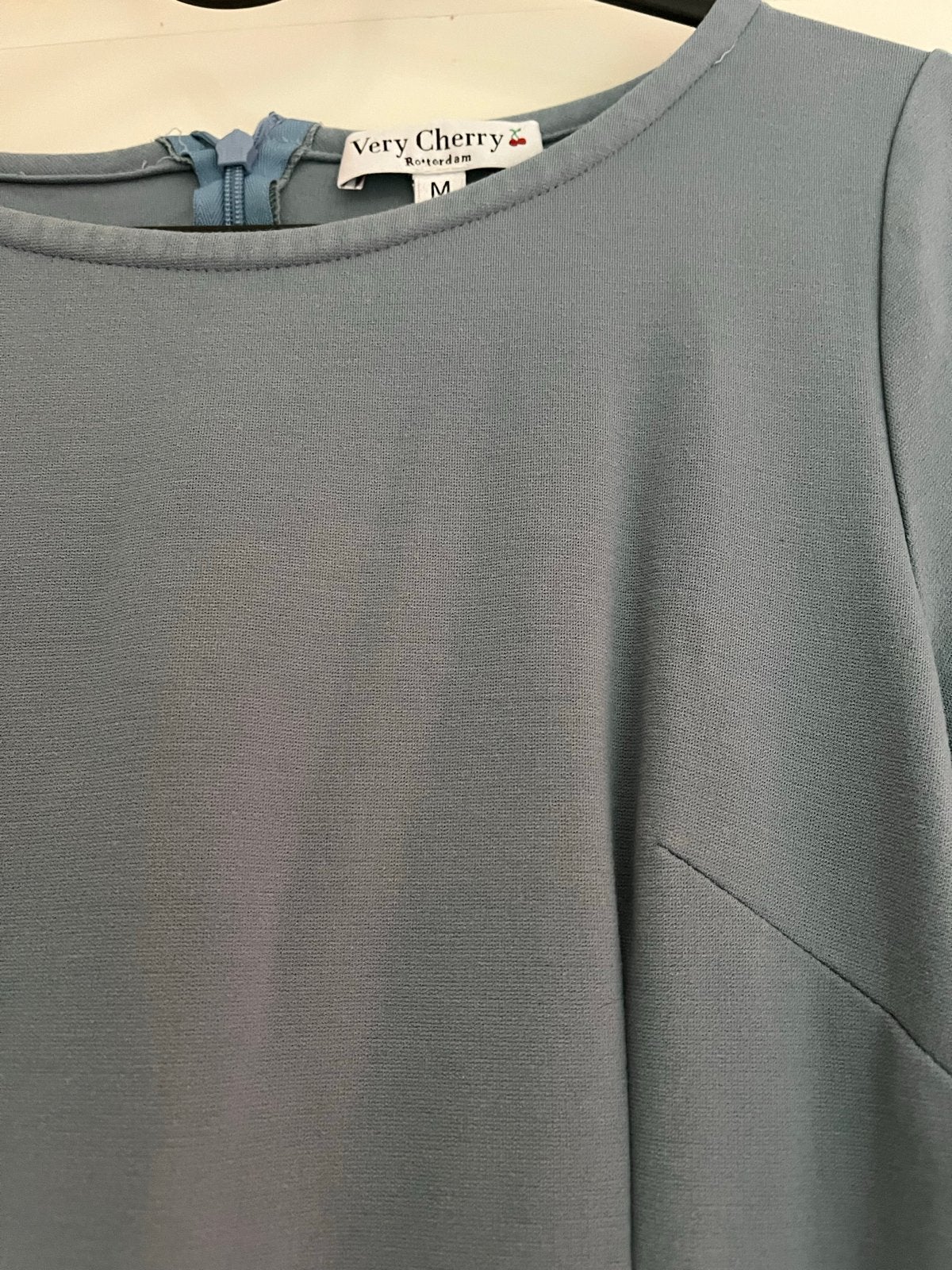 Very Cherry Jurk lichtblauw Maat M, Kleding | Dames, Maat 38/40 (M), Blauw, Ophalen of Verzenden, Knielengte