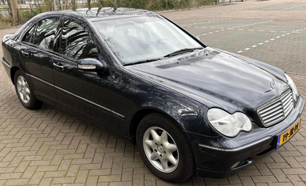 Mercedes-Benz C-Klasse 2.0 C180 Sedan 2002 Zwart, Auto's, Mercedes-Benz, 1355 kg, 1998 cc, Achterwielaandrijving, 4 cilinders
