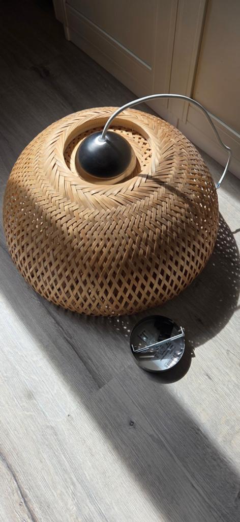Rieten hanglamp met uitneembare witte binnenkap, Huis en Inrichting, Overige materialen, Gebruikt, Boho, Scandinavisch, Natuurlijk