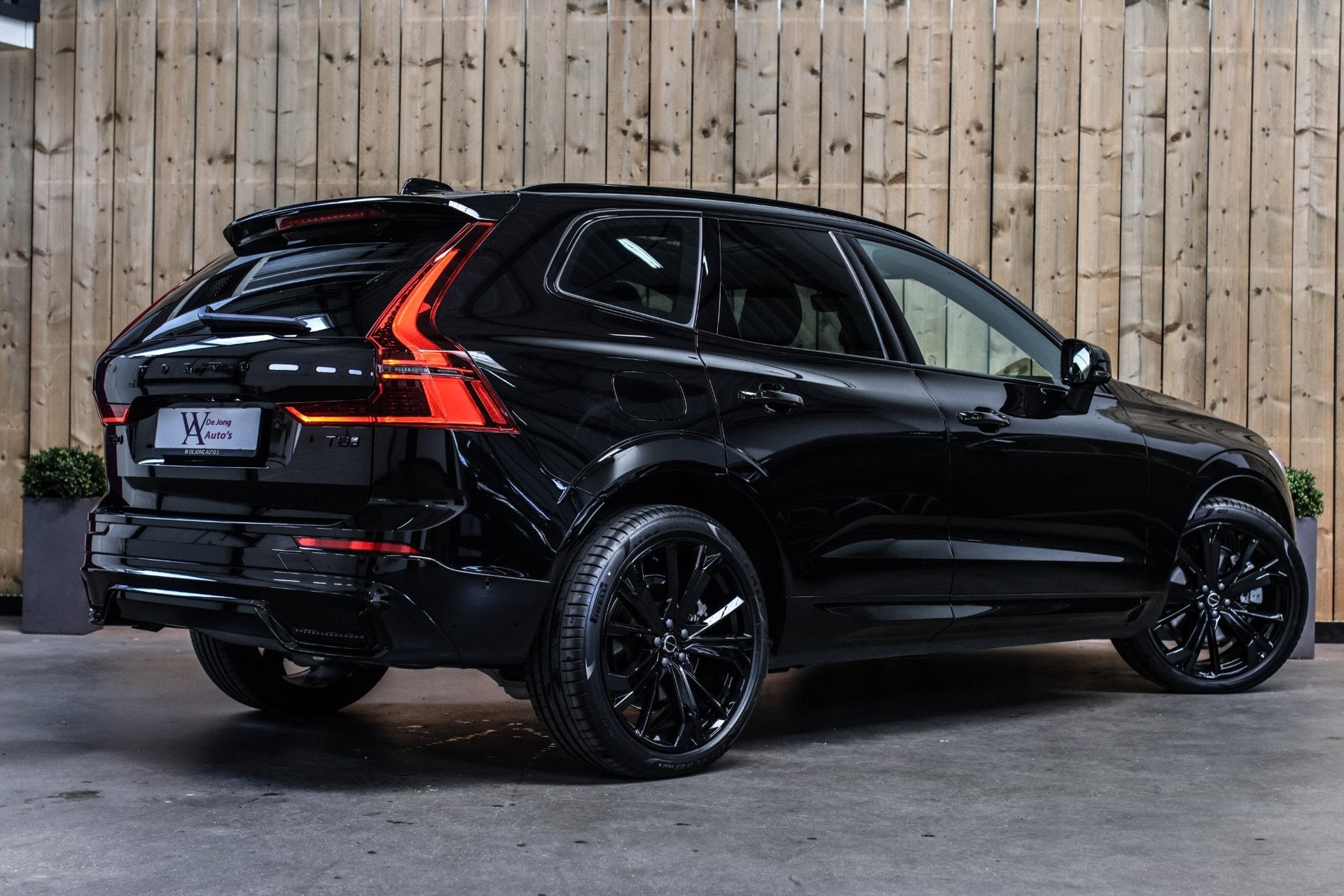 Volvo XC60 2.0 T8 Ultra Black Edition *B&W*Pano*Massage*Luch, Auto's, Volvo, Automaat, Zwart, 4 cilinders, 1969 cc
