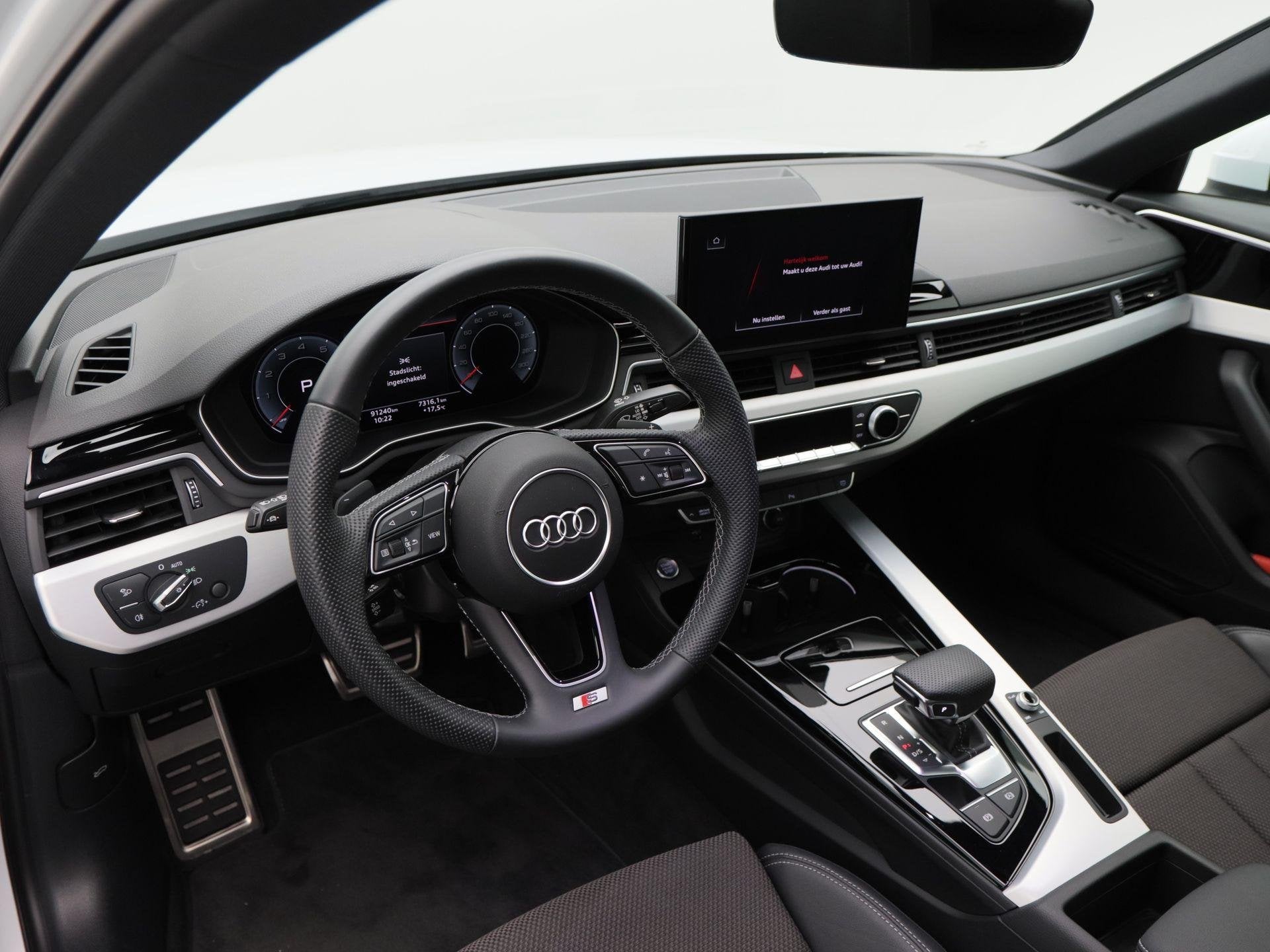 Audi A4 Limousine 35 TFSi S-Line Competition 150 Pk Automaat, Auto's, Dealer onderhouden, Gebruikt, 4 cilinders, Origineel Nederlands