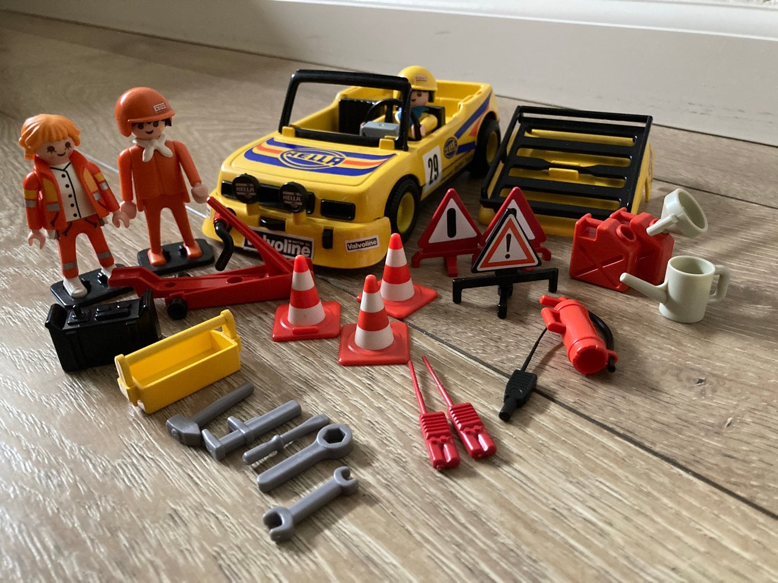 Vintage Playmobil Rally Auto met Monteurs en Accessoires, Ophalen of Verzenden, Zo goed als nieuw, Jongen of Meisje