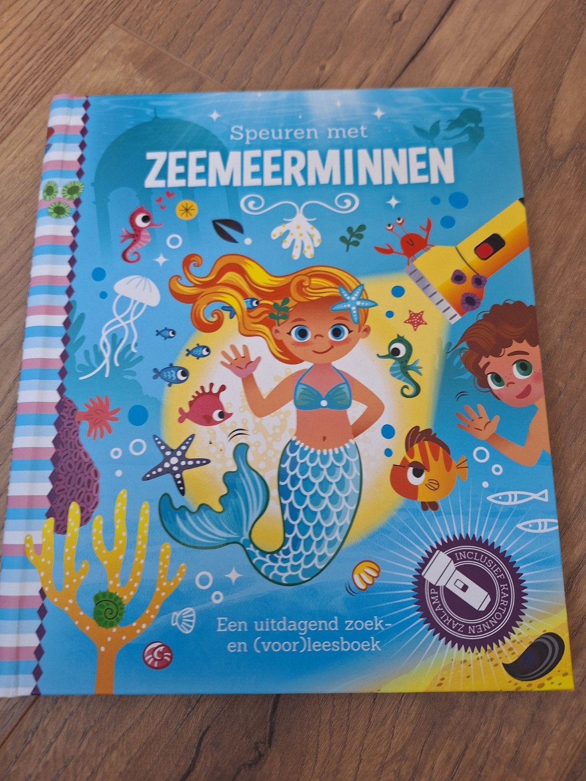 Speuren met Zeemeerminnen - Zoekboek met zaklamp, Boeken, Ophalen of Verzenden, Zo goed als nieuw, Marleen Wessels, Sprookjes