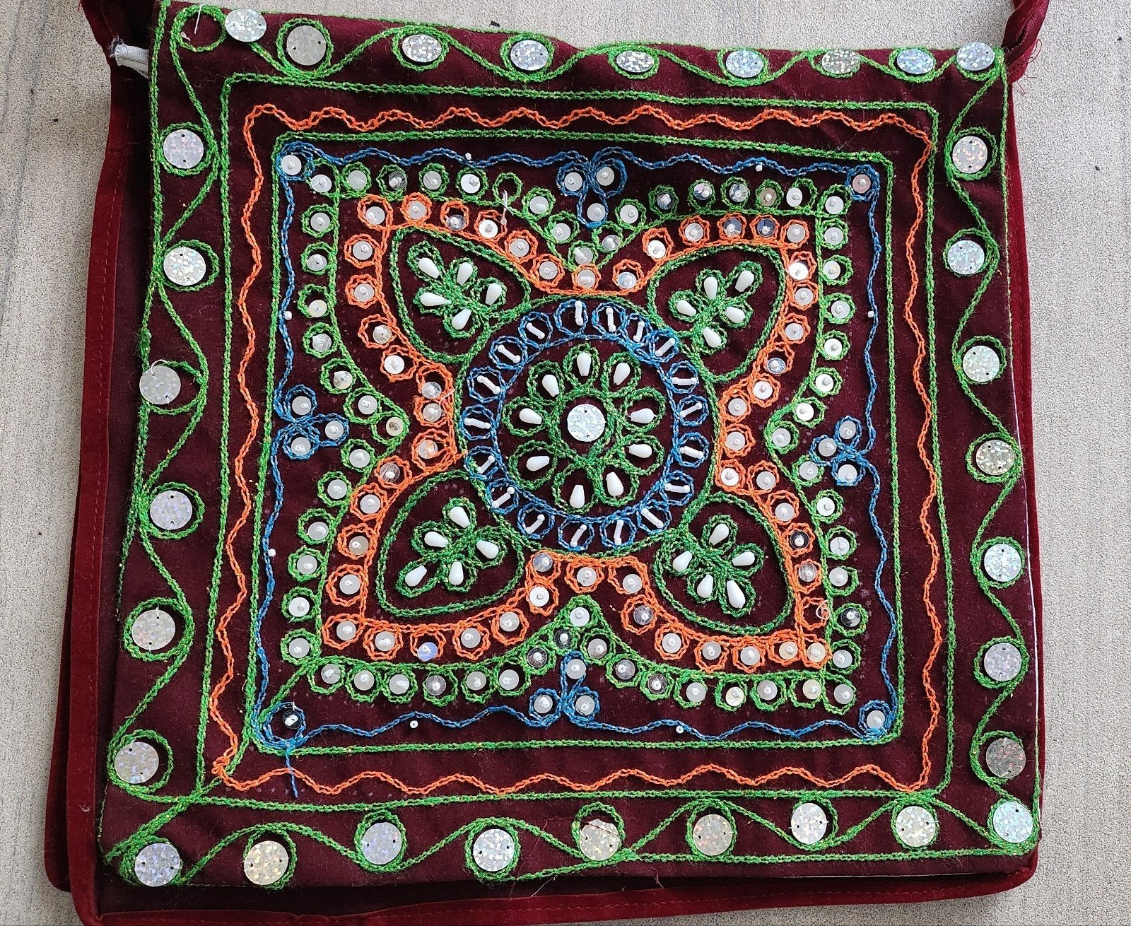 Nieuwe Indiase tas met borduursel en spiegeltjes 30x32cm, Sieraden, Tassen en Uiterlijk, Tassen | Damestassen, Verzenden, Nieuw