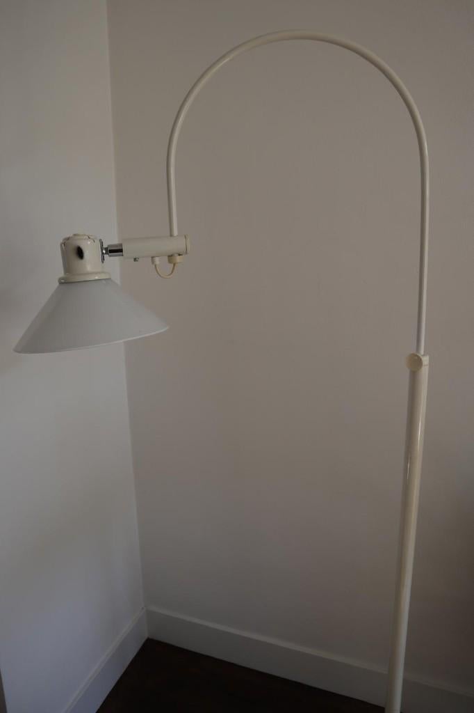 Vintage witte vloerlamp / leeslamp retro design alta pola 60, Huis en Inrichting, Lampen | Vloerlampen, Ophalen, Zo goed als nieuw