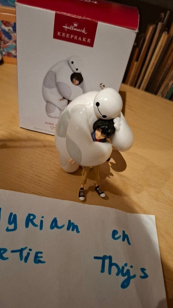 Disney Big Hero 6 Baymax en Hiro Hallmark ornament, Ophalen of Verzenden, Overige figuren, Zo goed als nieuw, Beeldje of Figuurtje