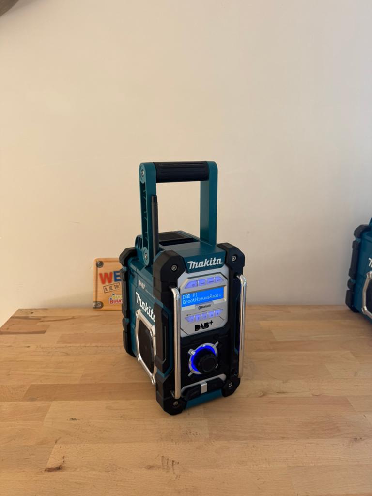 MAKITA DMR112 BOUWRADIO/RADIO SUPER WEINIG GEBRUIKT, Audio, Tv en Foto, Radio's, Ophalen of Verzenden, Zo goed als nieuw, Bouwradio