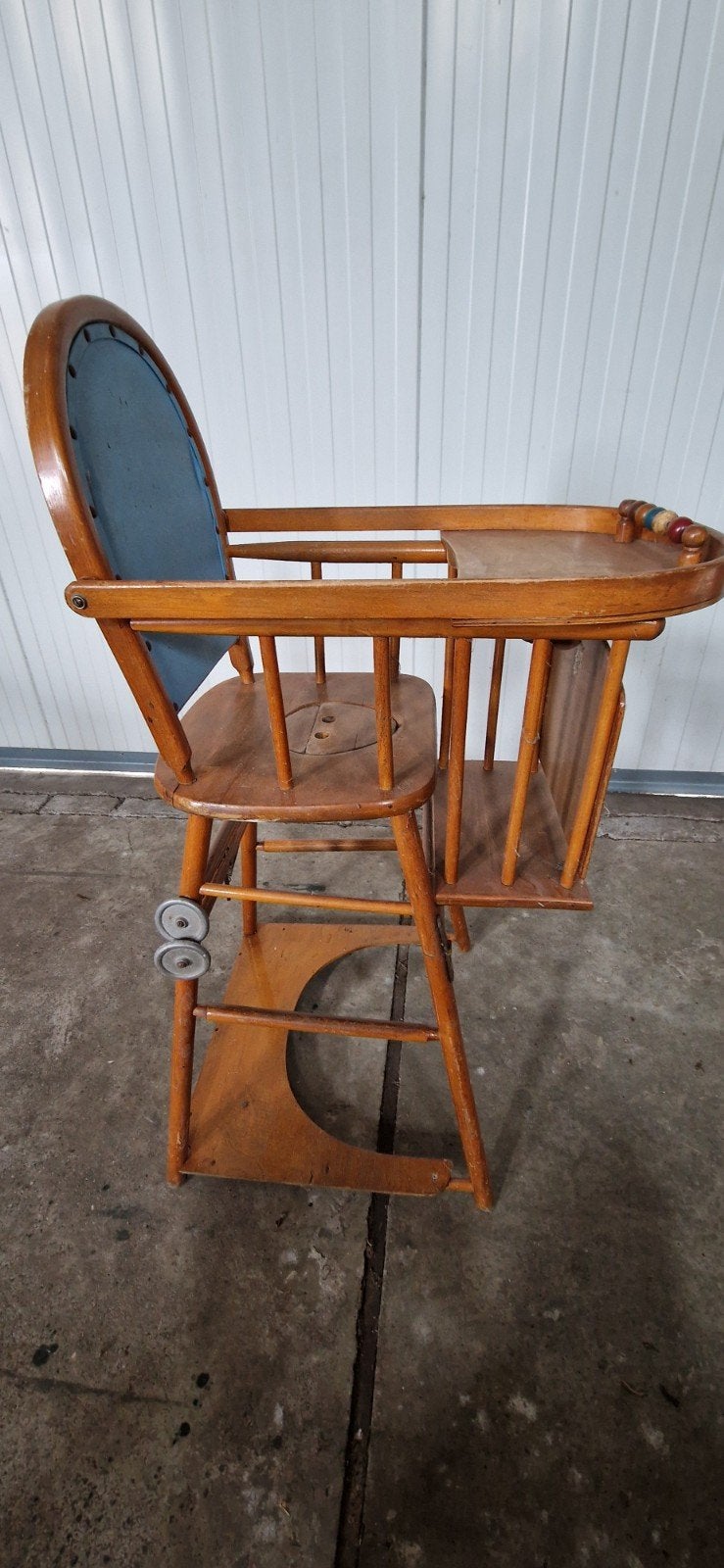 Vintage houten kinderstoel / eetstoel met wieltjes, Ophalen, Gebruikt, Overige typen