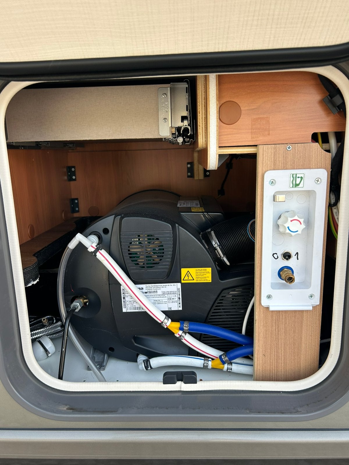 Foto 6 van Hymer B 534 DL Integr.Camper met autom.motor airco als nieuw