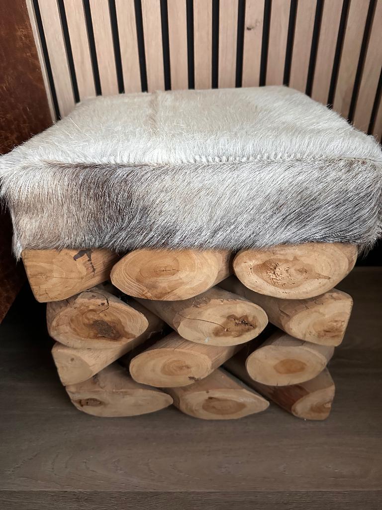Poef geitenvacht met hout, Ophalen, Minder dan 50 cm, Vierkant, Minder dan 50 cm