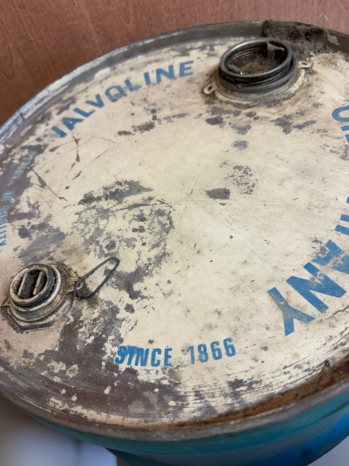 Vintage 60 liter Valvoline Olievat - Decoratief item, Ophalen