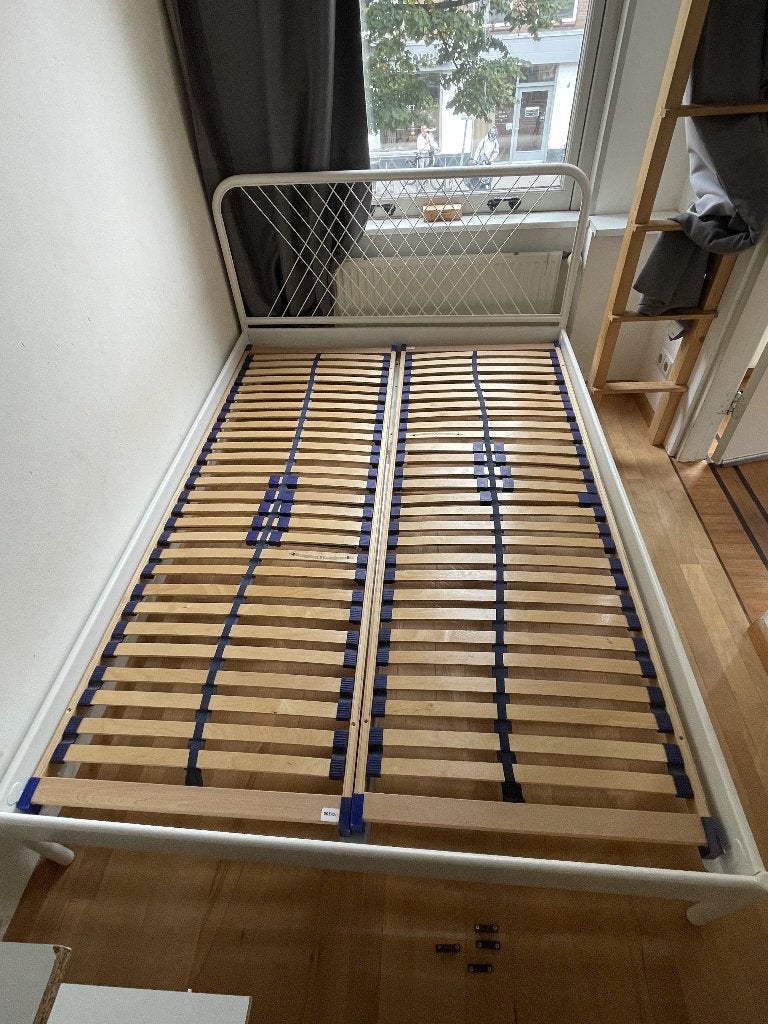 IKEA NESTTUN bed 140x200 + 2 lattenbodems – zeer netjes