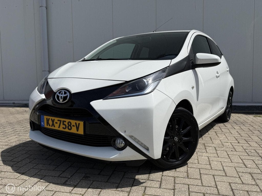 Toyota Aygo 1.0 VVT-i x-sport uitvoering Airco NAP LM velgen, Auto's, Toyota, Voorwielaandrijving, Gebruikt, Euro 6, 4 stoelen