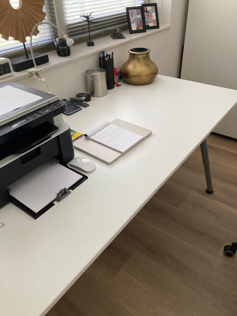IKEA bureau, 160x80cm, in hoogte verstelbaar, z.g.a.n., Huis en Inrichting, Bureaus, Ophalen, In hoogte verstelbaar, Zo goed als nieuw