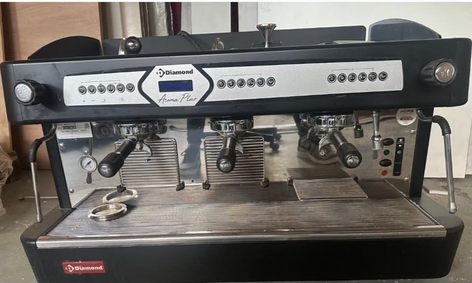 Horeca koffiemachine | 3 groeps | diamond, Ophalen, 10 kopjes of meer, Koffiemachine, Zo goed als nieuw