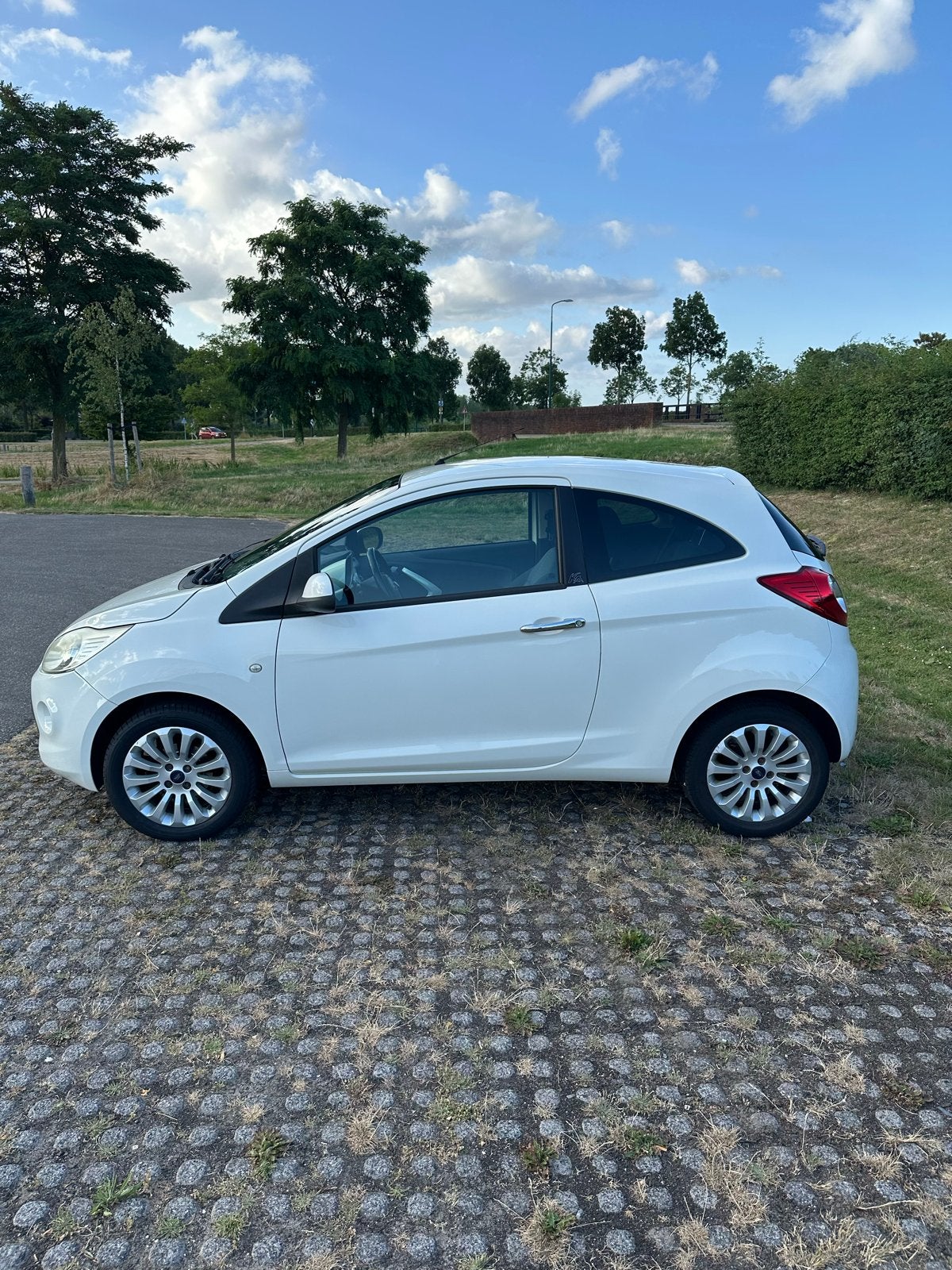 Ford Ka 1.2 51KW 2010 Wit, Voorwielaandrijving, 1242 cc, 4 cilinders, 4 stoelen